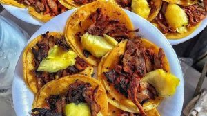 taco de pastor comida mexicana