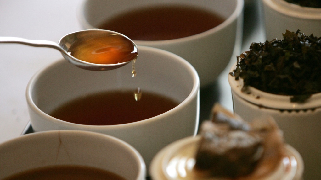 Taza de té hecha de hojas